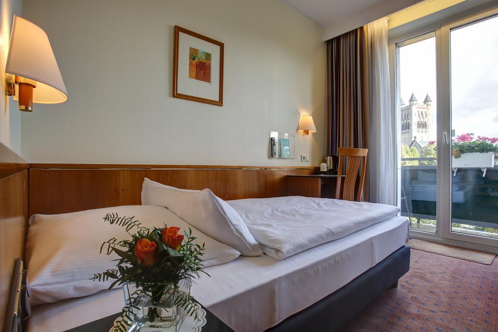 Trip Inn Hotel Esplanade Düsseldorf Exterior foto